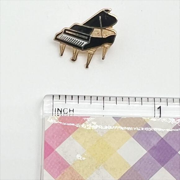 Vintage Grand Piano Mini Brooch Lapel Pin Black Enamel Inlay Gold Tone - Picture 3 of 3